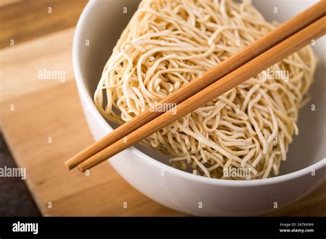 Study on the water state and distribution of Chinese dried noodles 